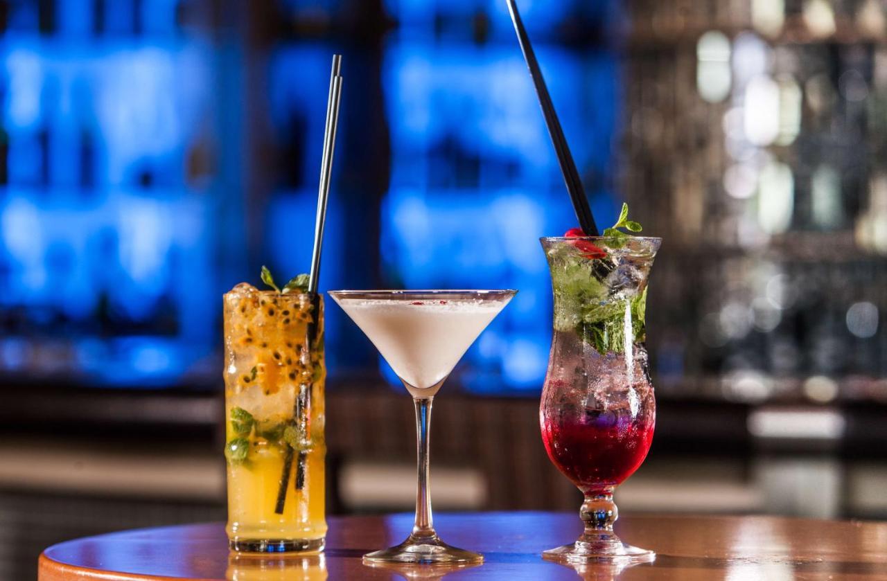 Suncoast Hotel & Towers Durban Esterno foto Cocktails