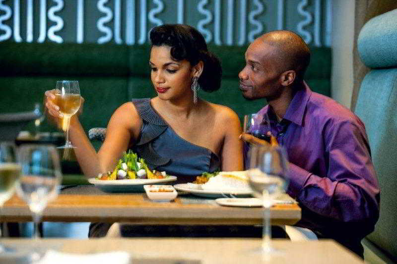 Suncoast Hotel & Towers Durban Esterno foto A couple dining at a restaurant
