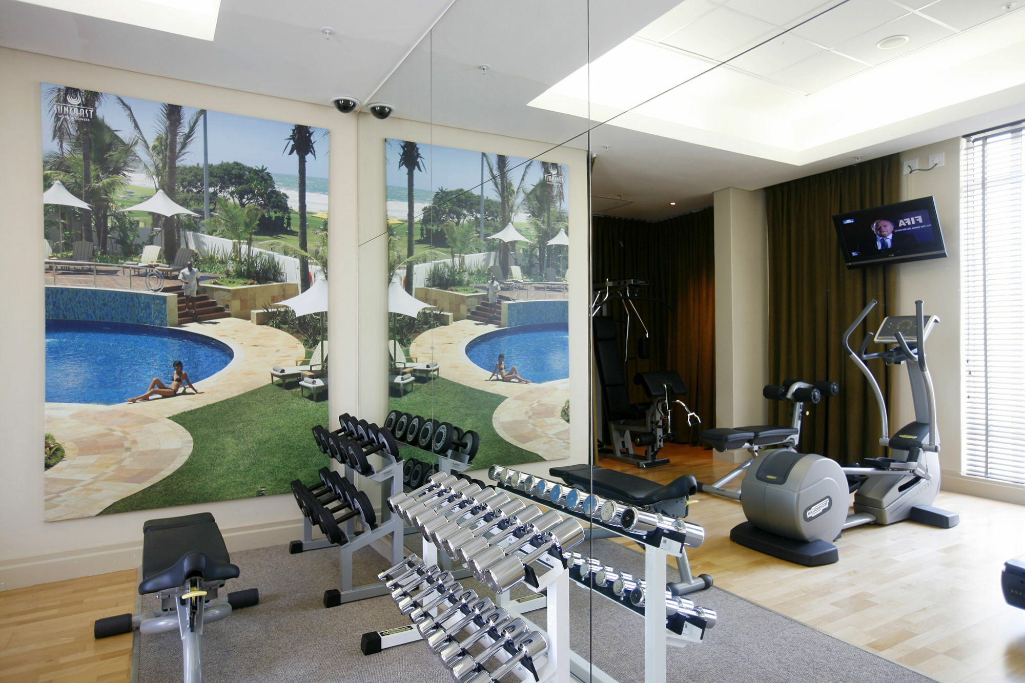 Suncoast Hotel & Towers Durban Esterno foto A home gym