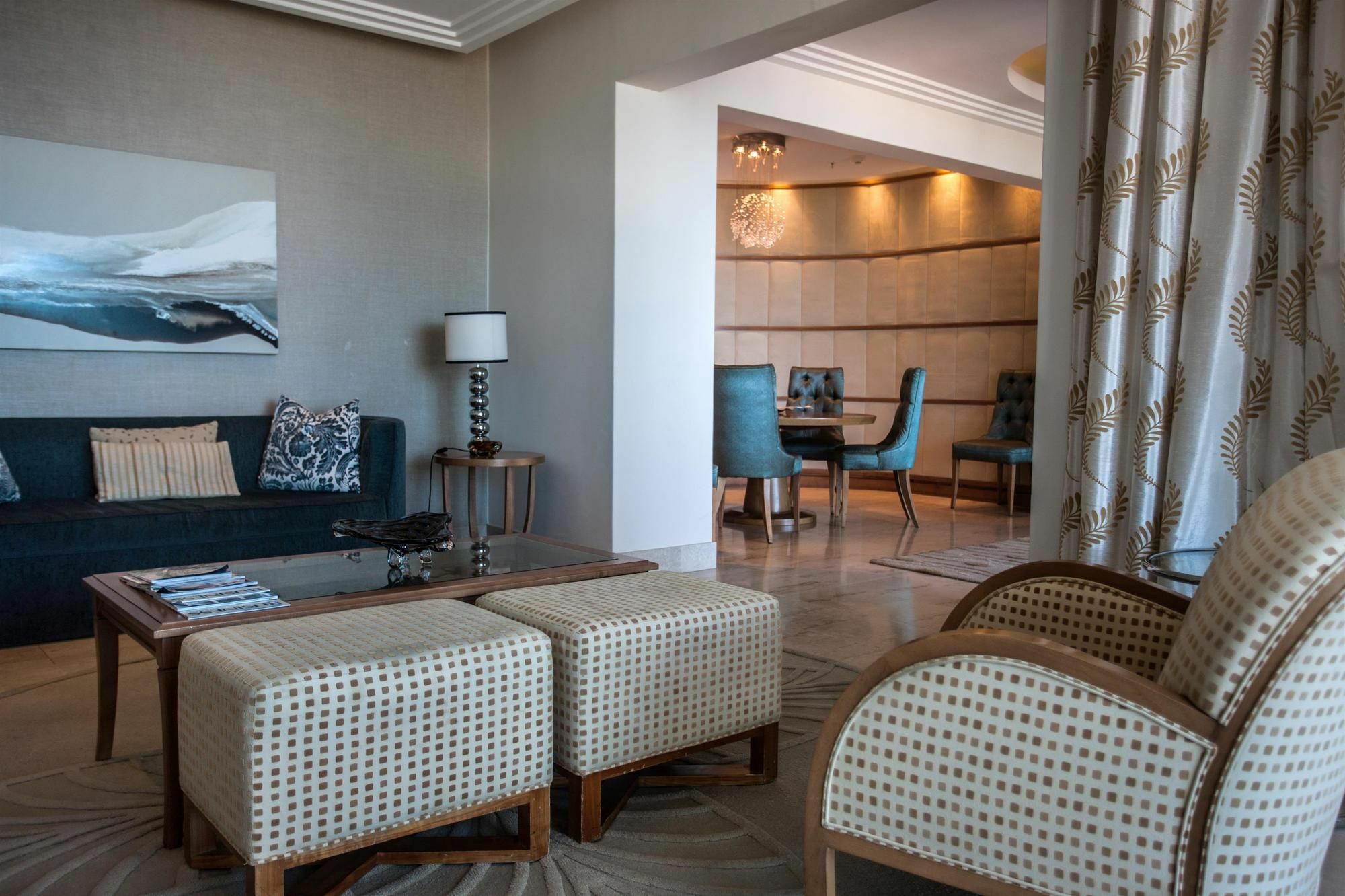 Suncoast Hotel & Towers Durban Esterno foto A suite at the Atlantis Paradise Island